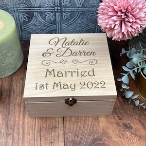 Caja de boda personalizada Caja de regalo de recuerdo Diseño de corazón Compromiso
