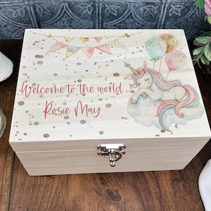 Caja de recuerdos de madera personalizada de lujo con unicornio bellamente ilustrada: regalo para bebé recién nacido, bautizo, cumpleaños y Navidad