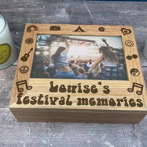 Festival Erinnerungen Musik Konzertkarten Hippie Design Personalisierte Memory Box Fotos 6x4 7x5 Fotos Halter Massiv Eiche Erinnerungen Geschenk