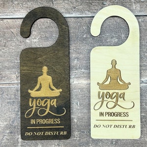 Yoga en progreso No molestar Entrar Colgador de puerta Inicio Habitación Privacidad Calma