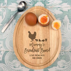 Tabla de desayuno para el Día de la Madre de Wee Chicks, regalo personalizado con forma de huevo para mamá. imagen 1