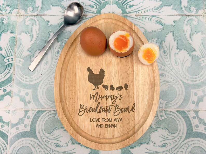 Tabla de desayuno para el Día de la Madre de Wee Chicks, regalo personalizado con forma de huevo para mamá. imagen 1