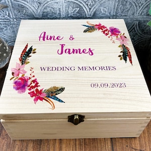 Regalo de boda con motivo floral para el señor y la señora. Caja de recuerdos personalizada para parejas casadas. Temática floral. Tarjetas, tesoros especiales.