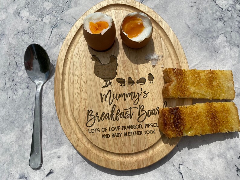 Tabla de desayuno para el Día de la Madre de Wee Chicks, regalo personalizado con forma de huevo para mamá. imagen 2