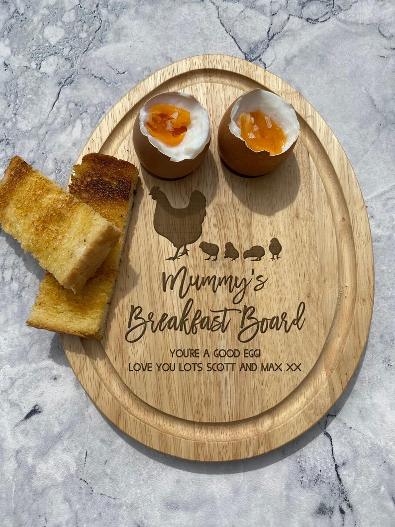 Tabla de desayuno para el Día de la Madre de Wee Chicks, regalo personalizado con forma de huevo para mamá. imagen 3
