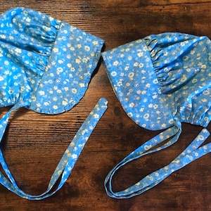 Floral Pioneer Bonnet: Garden Blue Cotton Sunbonnet