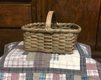 Cesta tejida a mano con asa: Almacenamiento rústico para la cocina