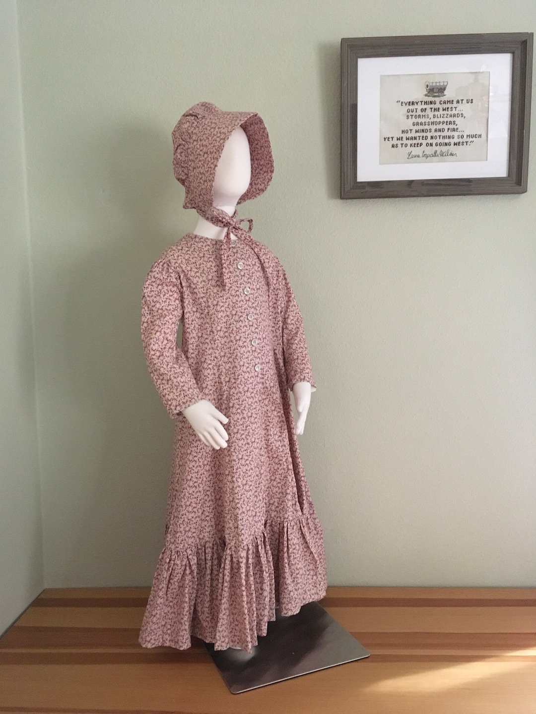 Robe pionnière avec bonnet pour fille style petite maison dans