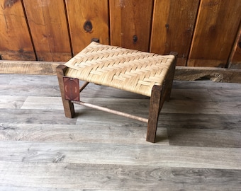 In Stock Woven Stools Michael Cherry Amish Stain Medium English Footstool Furniture splint weaving Oak Stool Vintage Looking Pioneer Stool