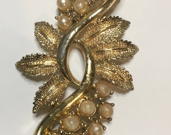 Vintage Gold Tone and Faux Pearl Brooch