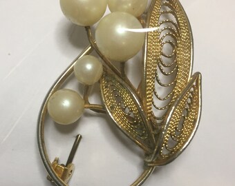 Vintage Gold Tone Filigree and Faux Pearl Brooch