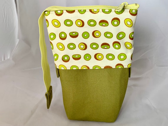 So clever! Cute kiwi print sliding standing pen pouch.  Keep your writing tools close at hand, even on the go!