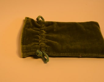 Bolsa de terciopelo verde