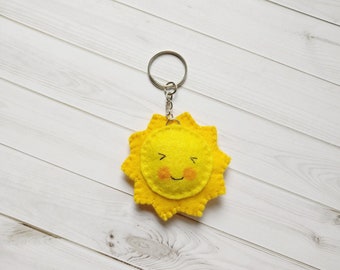 Happy Sun Sunshine Keyring, summer Keyring, Felt sun Key Chain, bag charm, small gift , smiling sun keyring
