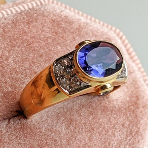 14k Yellow Gold Bezel Set Blue-Purple Stone Modern Style Estate Ring
