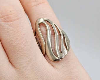 Vintage Wavy Statement Ring in Sterling Silver Size 8 (#06790)