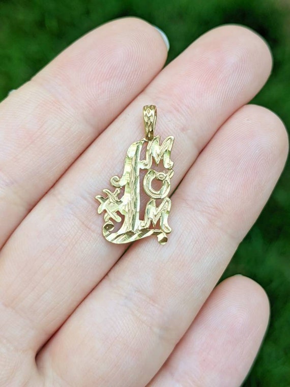 Number one mom necklace deals