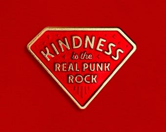 Pin esmaltado de "La amabilidad es el verdadero punk rock"