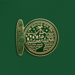 Ich gehe auf Abenteuer Emaille Pin