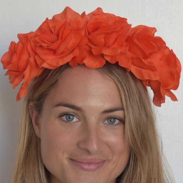 Article de vente* Bandeau Isabella Orange Flower Fascinator, Couronne de fleurs, Coiffe de mariage florale, Bandeau Orange Derby, Mode de course de printemps