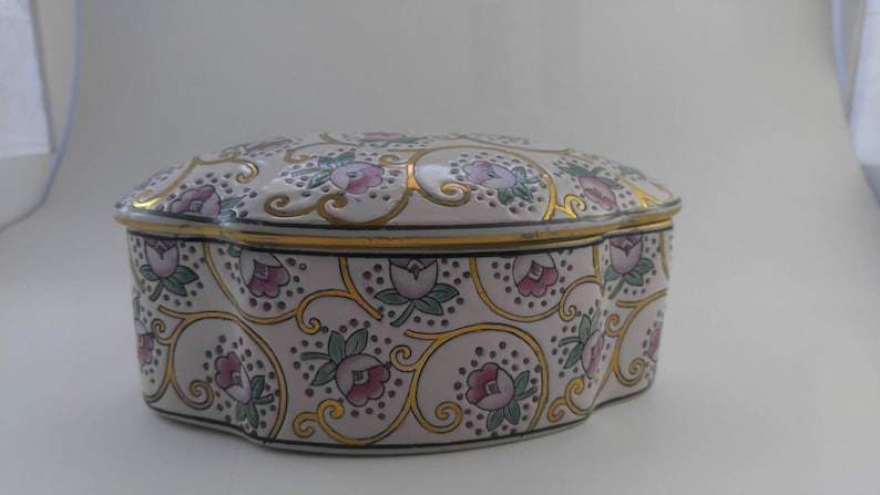 DOOR BUSTER CLEARANCE Dresser Box Sale Covered Porcelain Classic Traditions Vintage #182