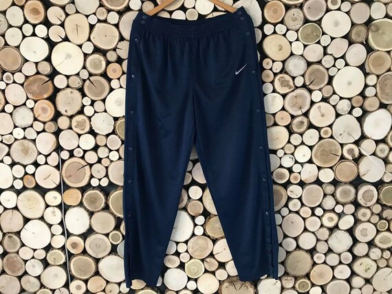 NIKE Herren Trainingsanzug mit Streifen in mittlerer Größe NIKE Herren Trainingsanzug mit Streifen in mittlerer Größe