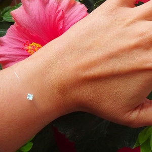 Invisible MINI Solitaire Bracelet 4mm, Silver or Gold Plated - Transparent Peach Nylon Thread - Customizable - Adjustable