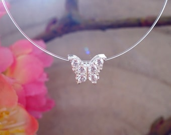 Collar Little Butterfly con circonitas en Plata 925. Hilo de nailon transparente alrededor del cuello.