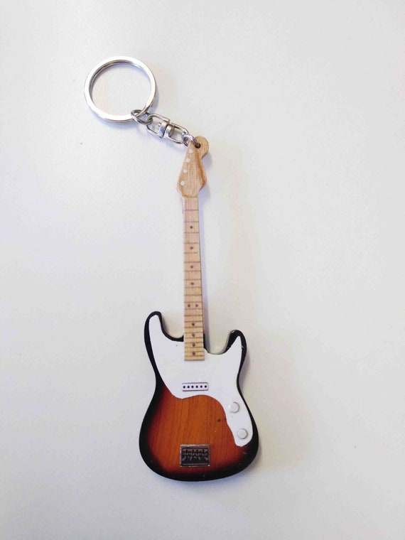UK SELLER Rick Parfitt Tribute Set Keychain + 4 Plectrums UK SELLER Rick Parfitt Tribute Set Keychain + 4 Plectrums