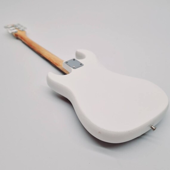 hank marvin guitar action strings