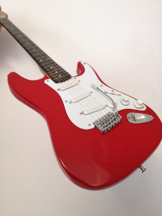 venditore del Regno Unito Custom Shop Fender Waylon Jennings replica chitarra in miniatura venditore del Regno Unito Custom Shop Fender Waylon Jennings replica chitarra in miniatura