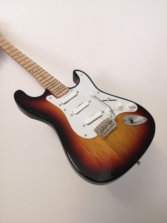 Miniature Guitar Gary Moore & Strap Miniature Guitar Gary Moore & Strap