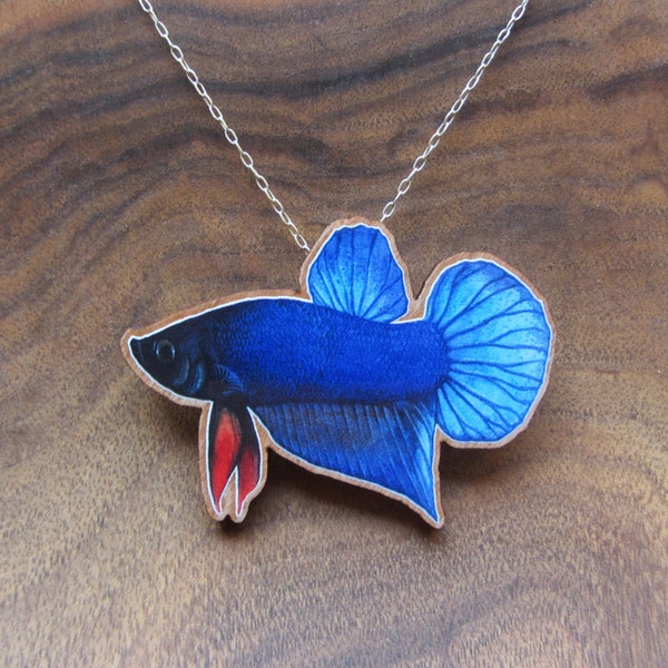 Poisson combattant Betta splendens à l'aquarelle imprimé sur bois monté en bijou broche ou pendentif au choix