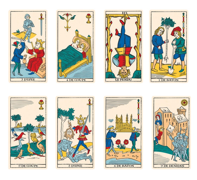 Peut inclure: Un jeu de dix cartes de tarot avec des illustrations color&eacute;es repr&eacute;sentant diff&eacute;rentes sc&egrave;nes et personnages. Les cartes sont dispos&eacute;es en deux rang&eacute;es de cinq. Les cartes sont du jeu de tarot Rider-Waite.
