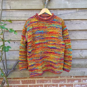 Suéter de lana tejido a mano con cuello alto, cálido, 100 % lana, multicolor, rojo, verde, arcoíris, teñido espacial, estampado de rayas, unisex, para hombre y mujer.