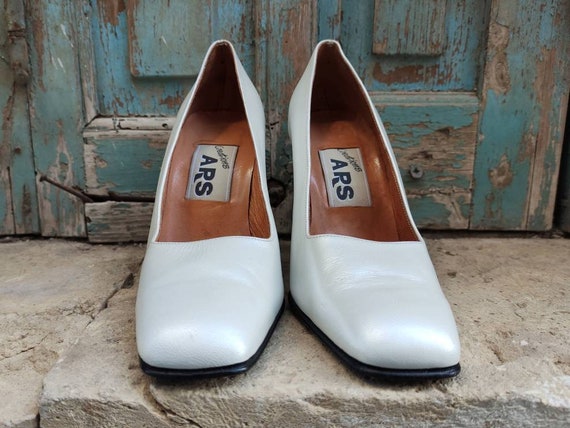 Vintage 90's off white square toe high heel pumps… - image 4