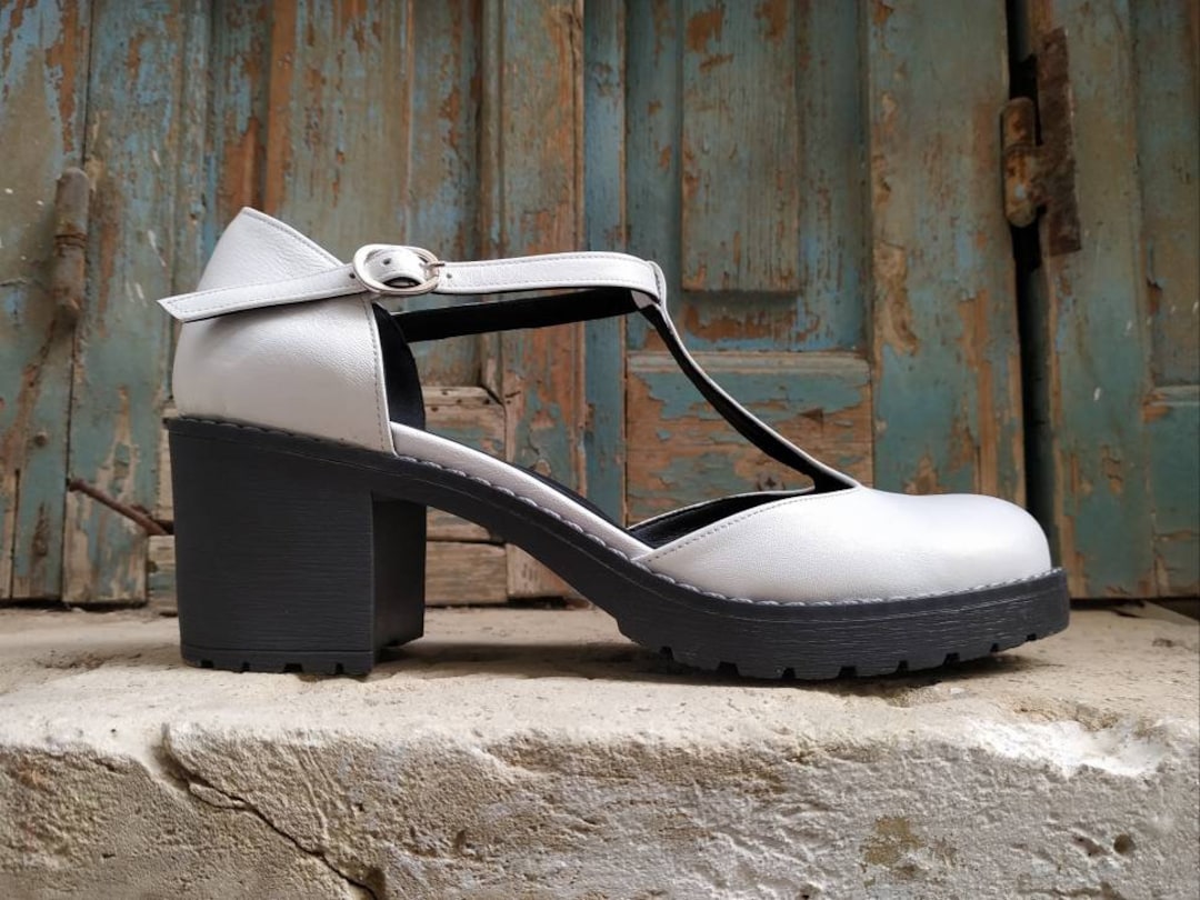 White Leather T Strap Platform Heels, Chunky Sandals, Vintage Mary Jane