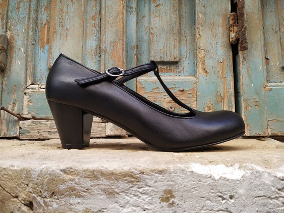 Zapatos de cuero negro hechos a mano Strap mary jane - Etsy España