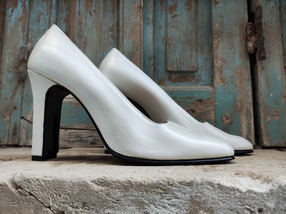 Vintage 90's off white square toe high heel pumps… - image 2