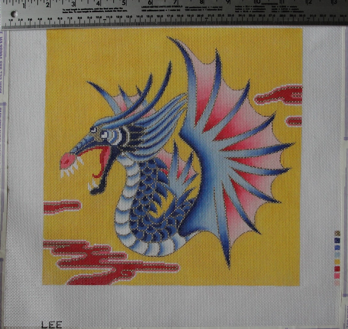 Striking Handpainted Dragon Needlepoint Par Lee Sur 13 Etsy