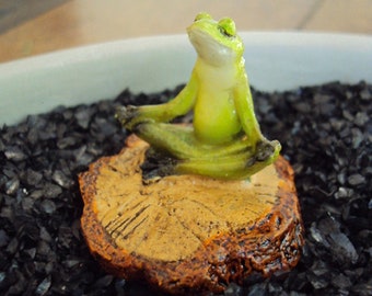 Miniature Garden Meditating Yoga Tree Frog on Wood Chip, Height 1.5 inches, Terrarium, Fairy Garden, Bonsai