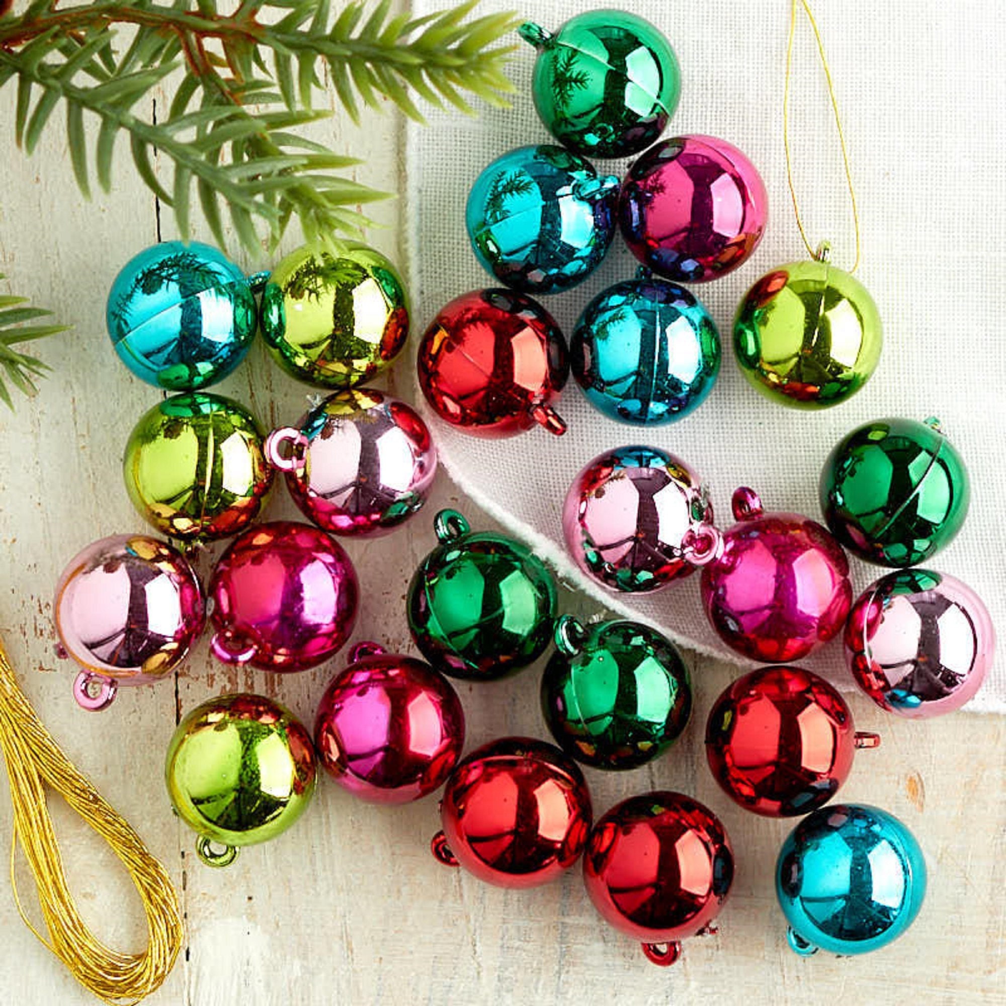 Old Fashion Wooden Miniature Ornaments, Set of 24 – ChristmasCottage