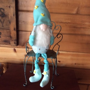 Gnome, sitting gnome, beetheme gnome