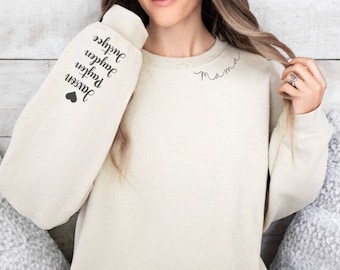Personalized Mama crew neck // Gift for Mom // Christmas gift for a mama // Mama sweatshirt // Hoodie for mom // Personalized gift for Mom