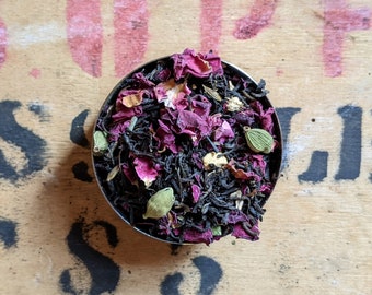 Thé noir en vrac à la rose et à la cardamome - Chaï indien - Thé floral - Fait main - Insolite - Cadeau de thé