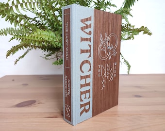 Rebond de livres The Witcher en bois et lin, couverture rigide en bois peint, dernier souhait, Geralt, Rivia, cadeau de fan, édition faite main, glyphes, signes