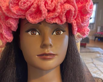 Handgemaakte gehaakte vissershoed met ruches - stijlvol en trendy zomeraccessoire