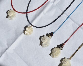 The Summer Shell Necklace | Necklace with shell pendant || VRNQ