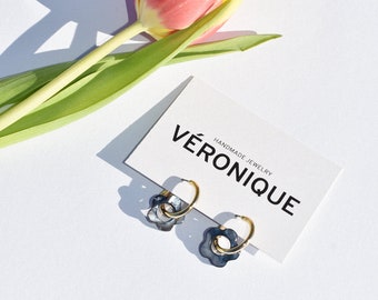 Golden Hoop Earrings with mother of pearl Flowers *Poppy  | VRNQ