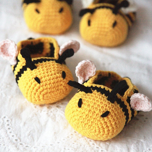 Personalized Baby Bee Shoes - Baby Shower Gift, Crochet baby shoes, Crochet sneakers, Inspired crib shoes, Gift for newborn